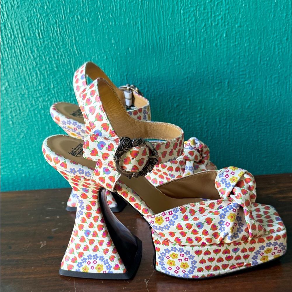 Fluevog x Anna Sui Munster Sandals 8 - Picture 4 of 7